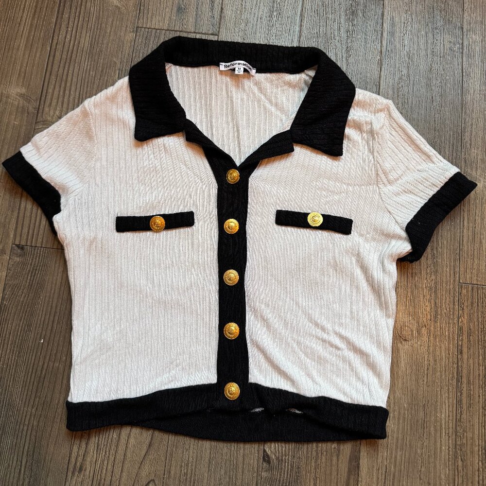 REFORMATION BLACK AND WHITE GOLD BUTTON OLD MONEY T SHIRT CROP TOP - MEDIUM - Picture 3 of 6